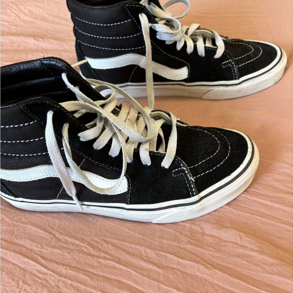 Vans Black and White Sk8-Hi Sneakers with Signature Style - Picture 3 of 5
